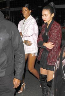 Rihanna feet photo thumbnail