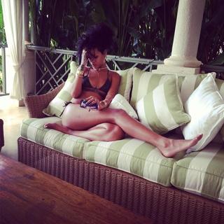 Rihanna feet photo thumbnail