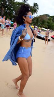 Rihanna feet photo thumbnail