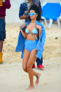 Rihanna feet photo thumbnail