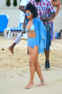 Rihanna feet photo thumbnail