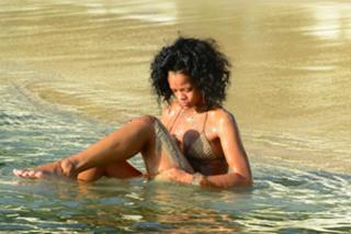 Rihanna feet photo thumbnail