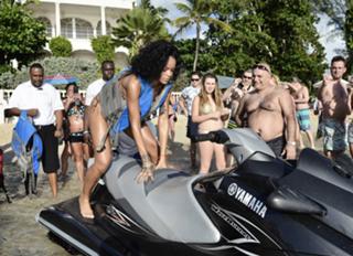 Rihanna feet photo thumbnail