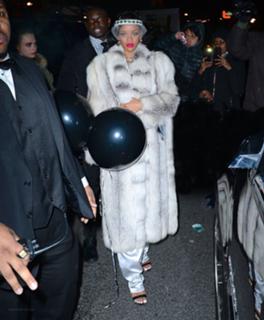 Rihanna feet photo thumbnail