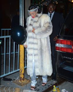 Rihanna feet photo thumbnail