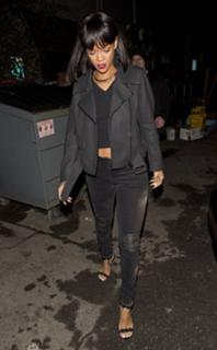 Rihanna feet photo thumbnail