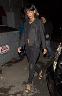 Rihanna feet photo thumbnail