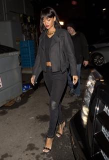 Rihanna feet photo thumbnail