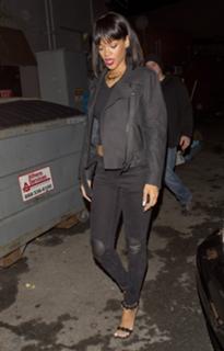 Rihanna feet photo thumbnail