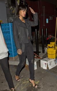 Rihanna feet photo thumbnail