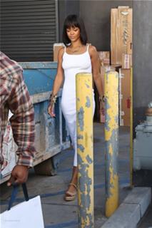 Rihanna feet photo thumbnail