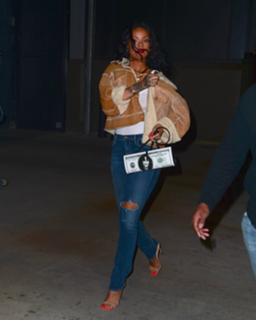 Rihanna feet photo thumbnail