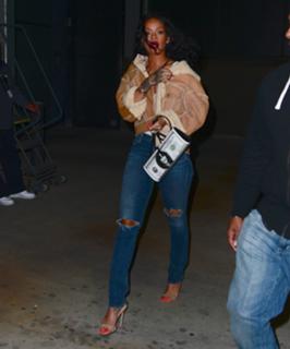 Rihanna feet photo thumbnail