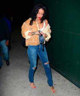 Rihanna feet photo thumbnail