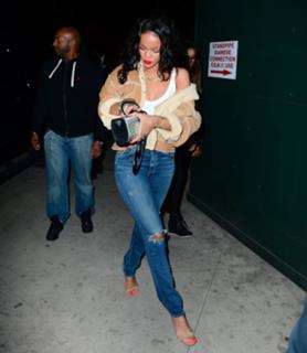 Rihanna feet photo thumbnail