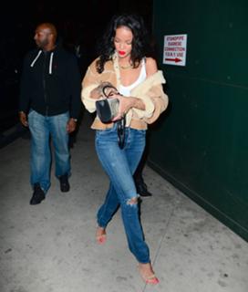 Rihanna feet photo thumbnail