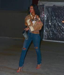 Rihanna feet photo thumbnail