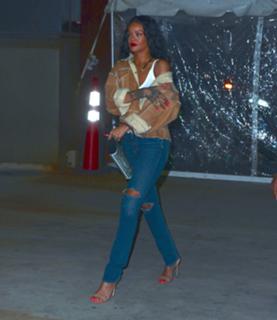 Rihanna feet photo thumbnail