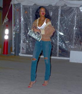 Rihanna feet photo thumbnail