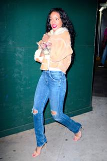 Rihanna feet photo thumbnail