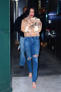 Rihanna feet photo thumbnail
