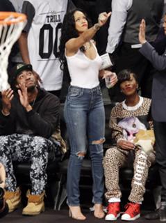 Rihanna feet photo thumbnail