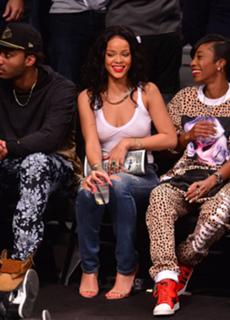 Rihanna feet photo thumbnail
