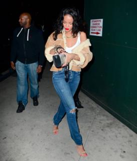 Rihanna feet photo thumbnail