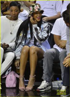 Rihanna feet photo thumbnail