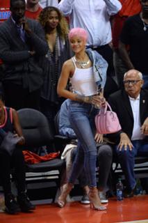Rihanna feet photo thumbnail