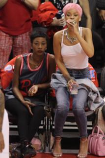 Rihanna feet photo thumbnail
