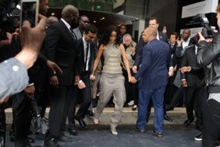 Rihanna feet photo thumbnail