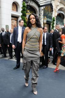 Rihanna feet photo thumbnail