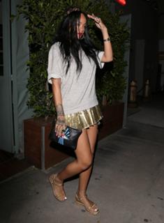 Rihanna feet photo thumbnail