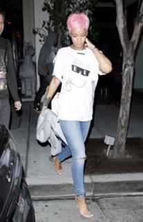 Rihanna feet photo thumbnail