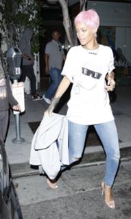 Rihanna feet photo thumbnail