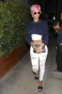 Rihanna feet photo thumbnail