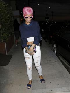 Rihanna feet photo thumbnail
