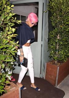 Rihanna feet photo thumbnail