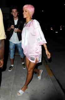 Rihanna feet photo thumbnail