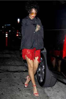 Rihanna feet photo thumbnail