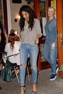 Rihanna feet photo thumbnail