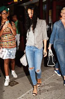 Rihanna feet photo thumbnail