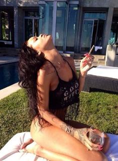 Rihanna feet photo thumbnail