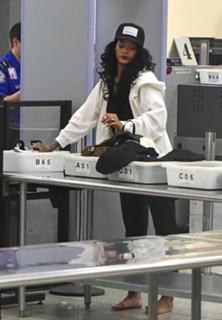 Rihanna feet photo thumbnail