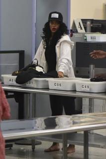 Rihanna feet photo thumbnail