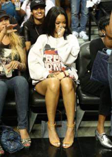 Rihanna feet photo thumbnail