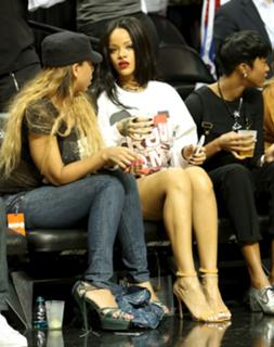 Rihanna feet photo thumbnail