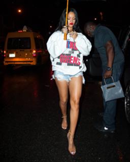 Rihanna feet photo thumbnail