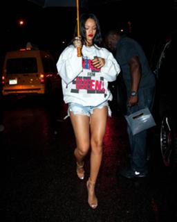 Rihanna feet photo thumbnail